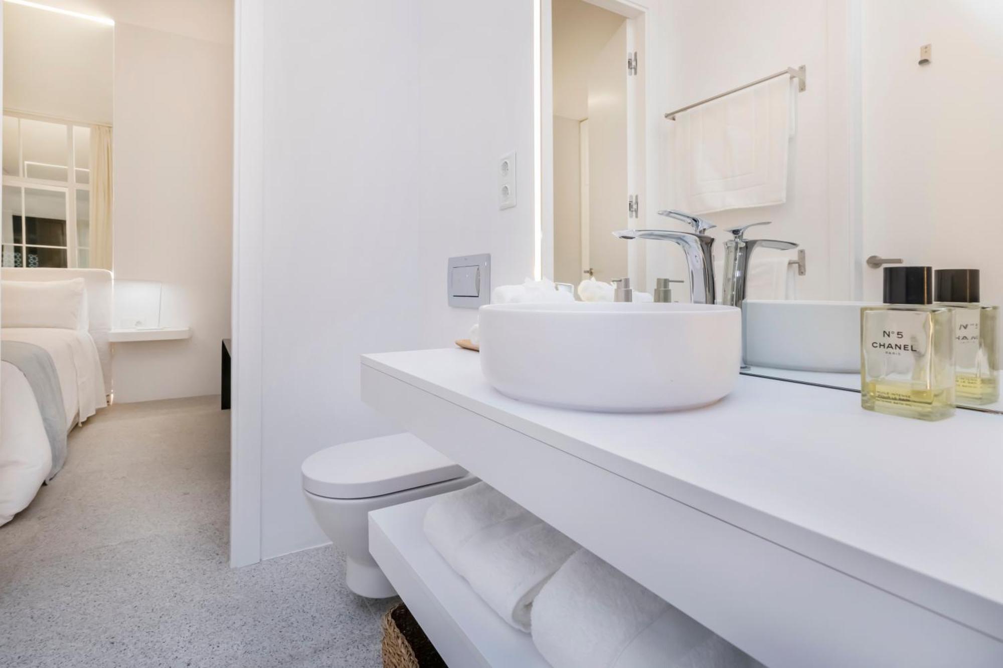 Bhost - Lumiere Suites Cordova Esterno foto